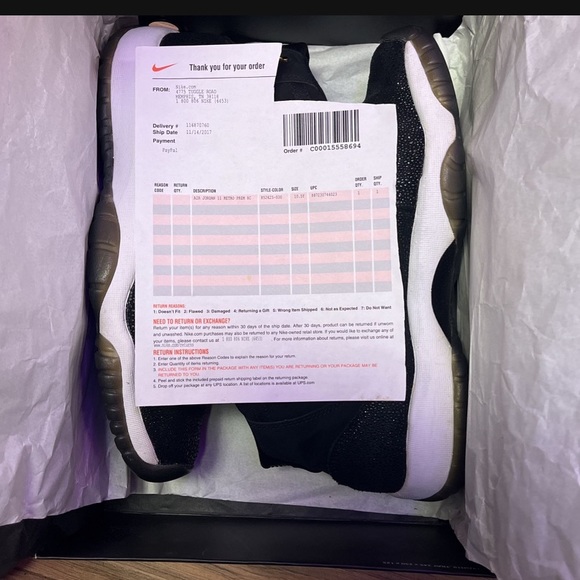 Jordan 11 Retro
Heiress Black Stingray (GS) - Picture 2 of 5